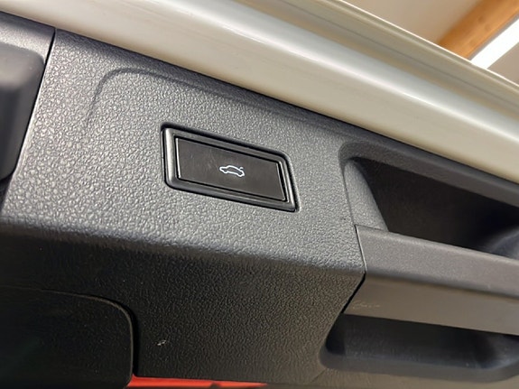 Volkswagen Passat 18 of 23