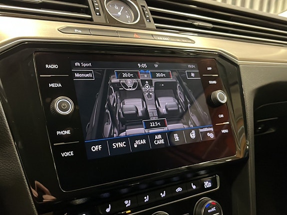 Volkswagen Passat 15 of 23