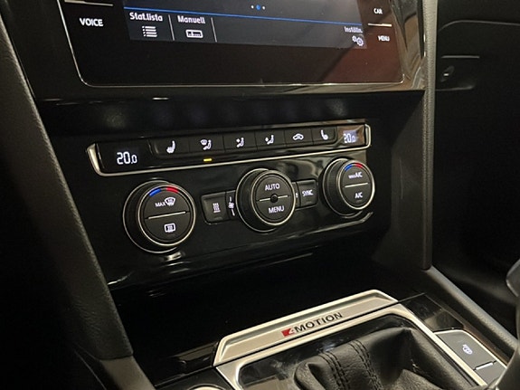 Volkswagen Passat 13 of 23