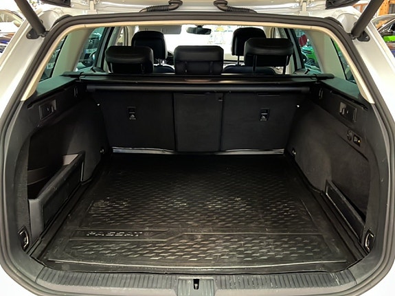 Volkswagen Passat 17 of 23
