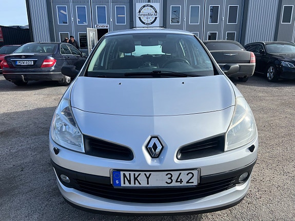 Renault Clio 2 of 5