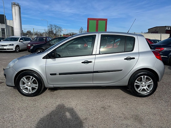 Renault Clio 9 of 16