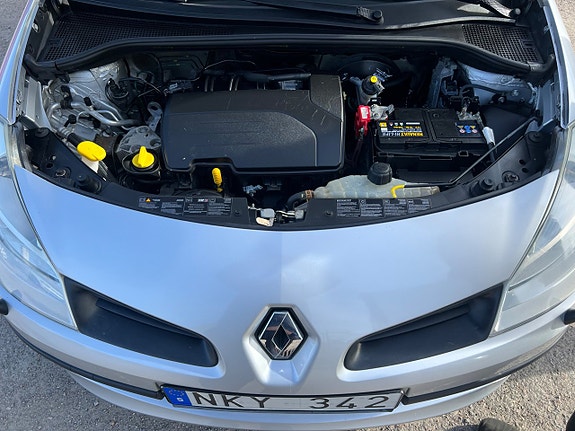 Renault Clio 16 of 16