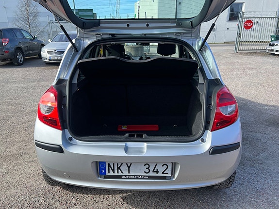 Renault Clio 11 of 16