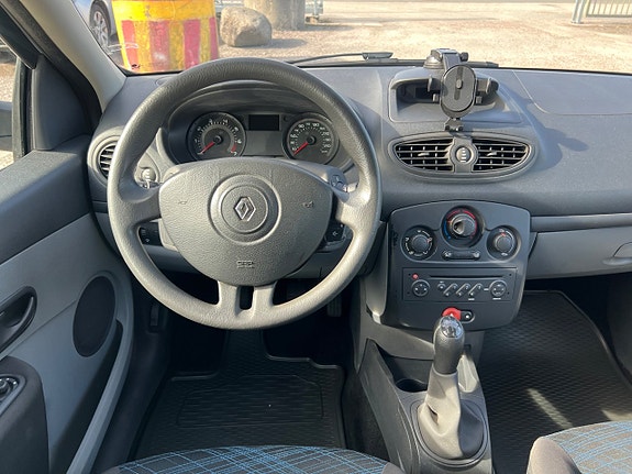 Renault Clio 6 of 16