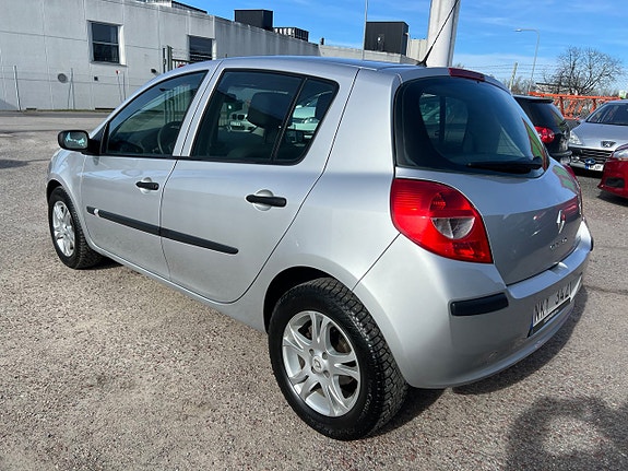 Renault Clio 10 of 16