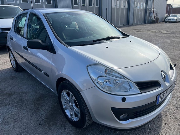 Renault Clio 15 of 16