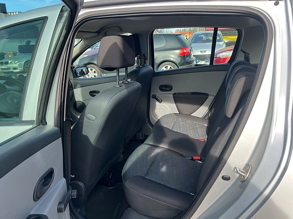 Renault Clio 7 of 16