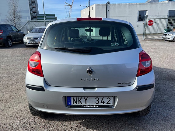Renault Clio 12 of 16