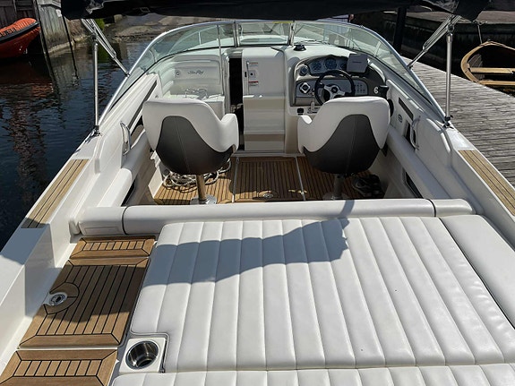 Sea Ray 240 Sun Sport SSE 3 of 7