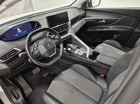 Peugeot 3008 2 of 5