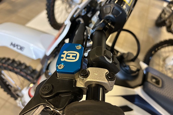Husqvarna TC 125 2026 Akrapovic / Bromsskydd / Protaper / Powerparts 10 of 11