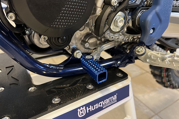Husqvarna TC 125 2026 Akrapovic / Bromsskydd / Protaper / Powerparts 9 of 11