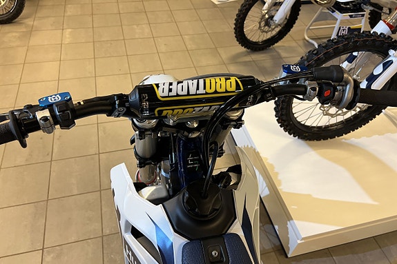 Husqvarna TC 125 2026 Akrapovic / Bromsskydd / Protaper / Powerparts 11 of 11
