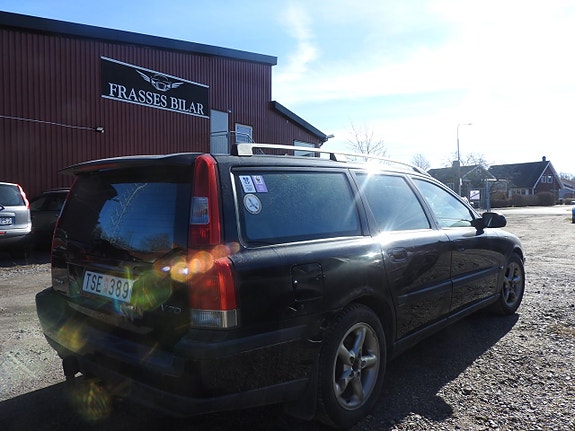 Volvo V70 4 of 5