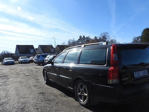 Volvo V70 2 of 5