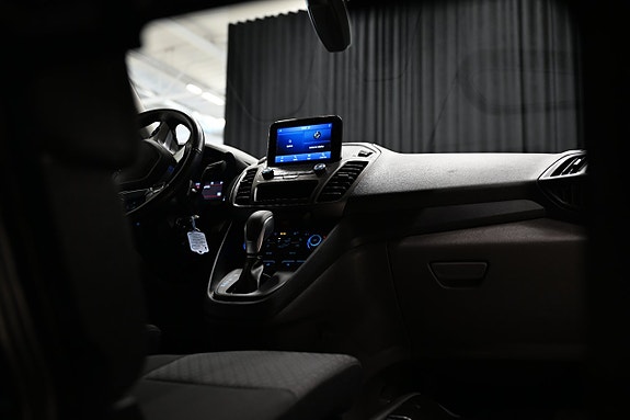 Ford Transit Connect 8 of 26