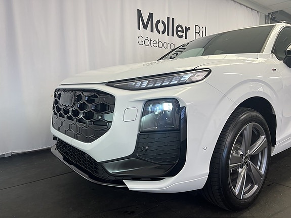 Audi Q3 4 of 5