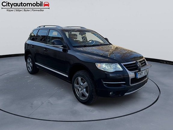 Volkswagen Touareg 2 of 5