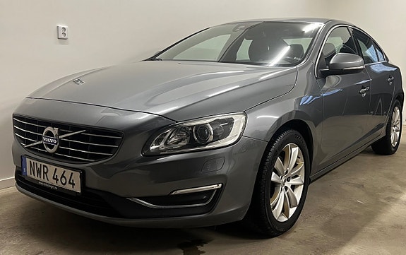 Volvo S60 2 of 5
