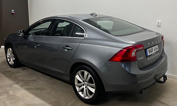 Volvo S60 4 of 5