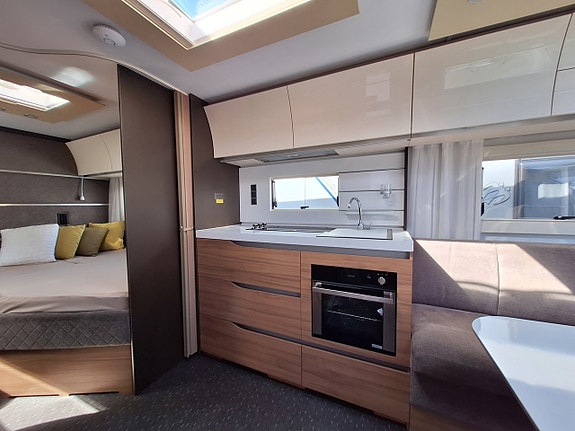 Adria Alpina 663 UK Barnkammare: 3 Bäddar 6 of 18