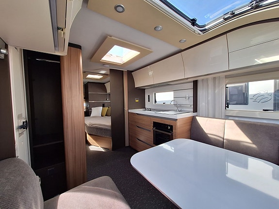 Adria Alpina 663 UK Barnkammare: 3 Bäddar 5 of 18