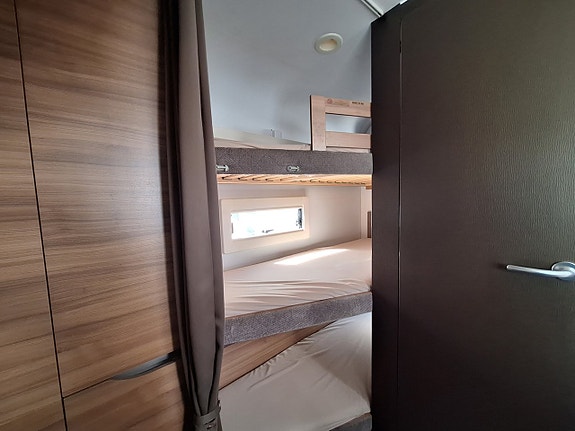 Adria Alpina 663 UK Barnkammare: 3 Bäddar 15 of 18