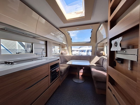 Adria Alpina 663 UK Barnkammare: 3 Bäddar 7 of 18