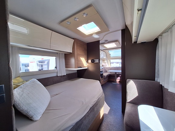 Adria Alpina 663 UK Barnkammare: 3 Bäddar 12 of 18