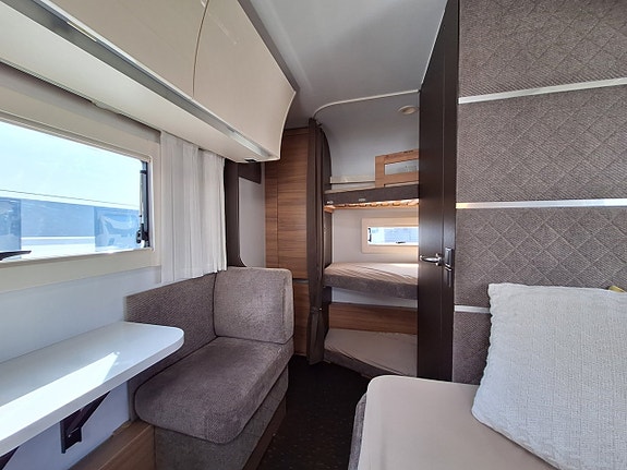 Adria Alpina 663 UK Barnkammare: 3 Bäddar 14 of 18