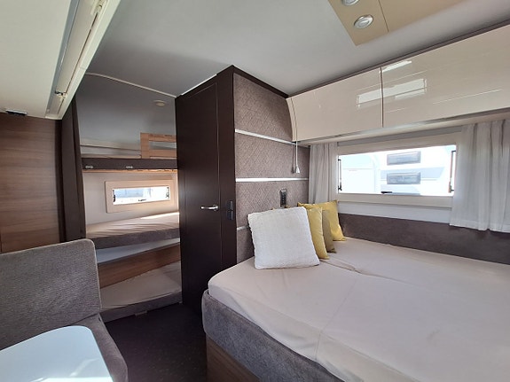 Adria Alpina 663 UK Barnkammare: 3 Bäddar 11 of 18