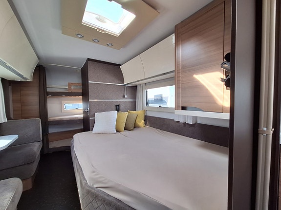 Adria Alpina 663 UK Barnkammare: 3 Bäddar 10 of 18
