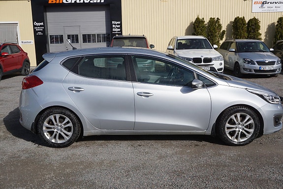 Kia Ceed 2 of 5