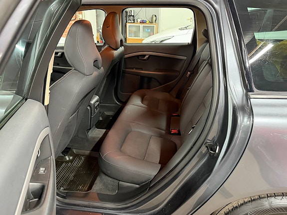 Volvo V70 10 of 17
