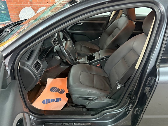 Volvo V70 8 of 17