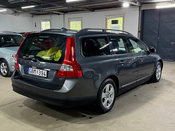 Volvo V70 6 of 17
