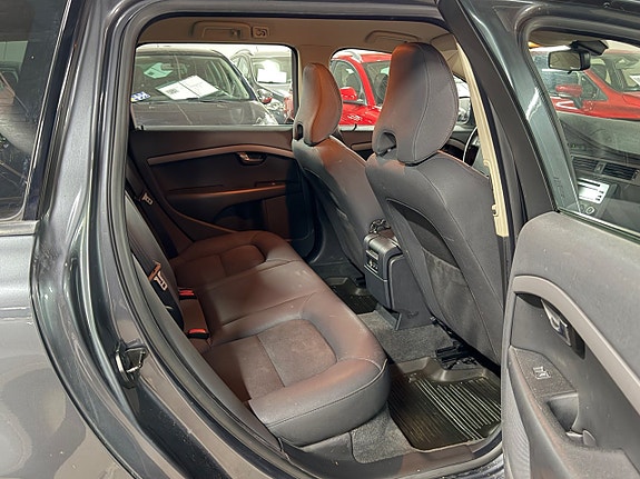 Volvo V70 9 of 17