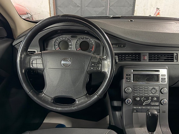 Volvo V70 12 of 17