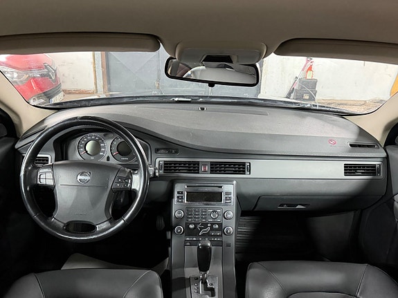 Volvo V70 11 of 17