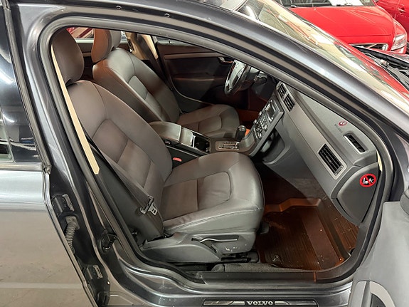 Volvo V70 7 of 17