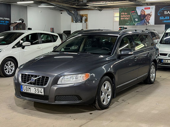 Volvo V70 3 of 17