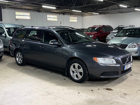 Volvo V70 2 of 17