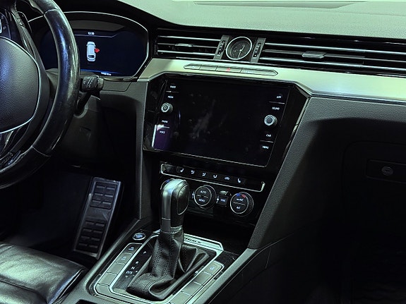 Volkswagen Passat Alltrack 7 of 16