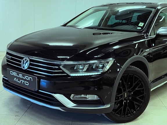 Volkswagen Passat Alltrack 2 of 5