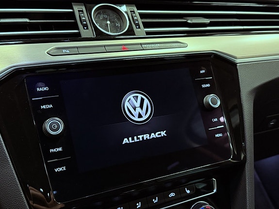 Volkswagen Passat Alltrack 13 of 16