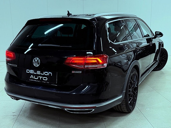Volkswagen Passat Alltrack 14 of 16