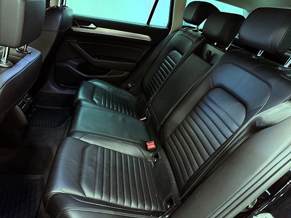 Volkswagen Passat Alltrack 10 of 16