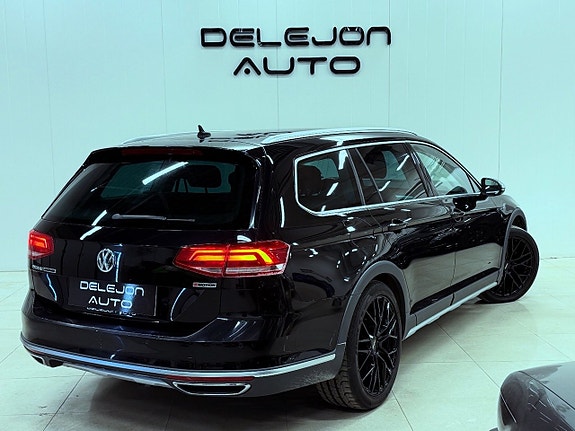 Volkswagen Passat Alltrack 3 of 5