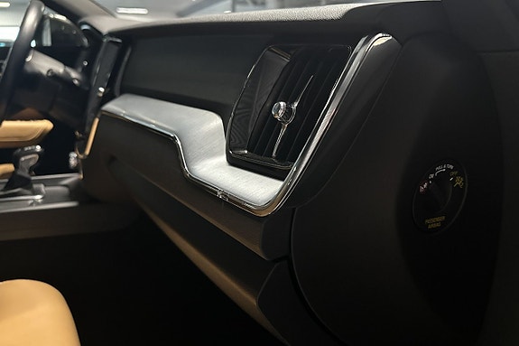 Volvo XC60 15 of 18